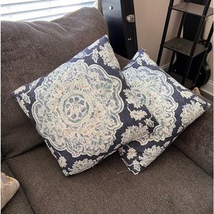 NWOT DECORATIVE THROW PILLOWS